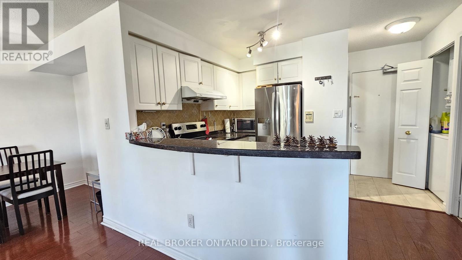 1516 - 7 Lorraine Drive, Toronto, Ontario  M2N 2E3 - Photo 7 - C12834194