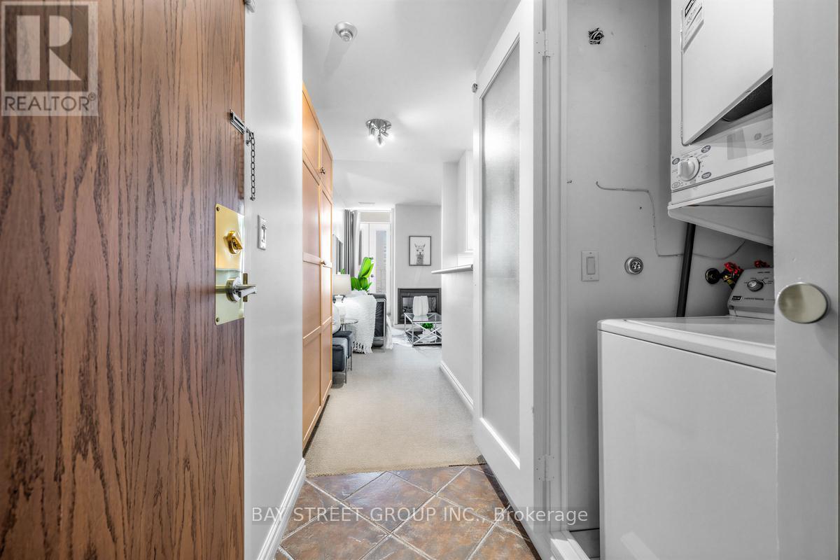 502 - 135 Maitland Street, Toronto, Ontario  M4Y 1E5 - Photo 6 - C12834252