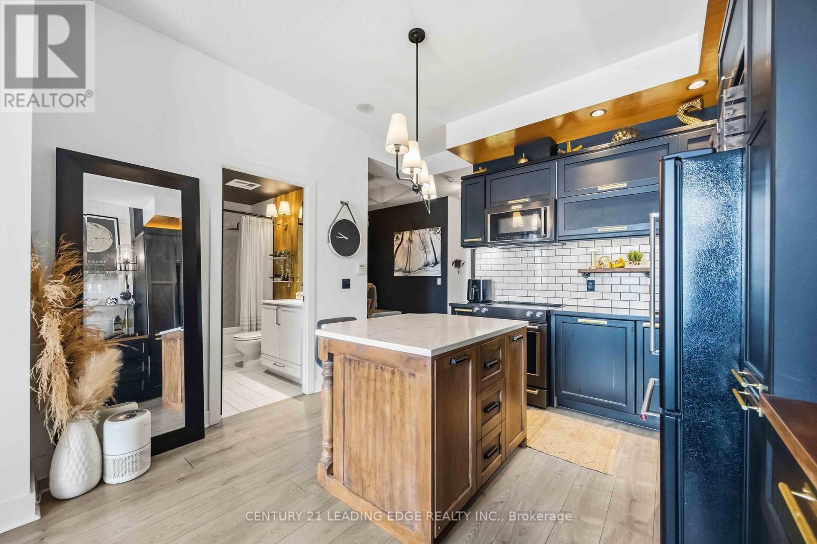 2203 - 28 Linden Street, Toronto, Ontario  M4Y 0A4 - Photo 4 - C12834424