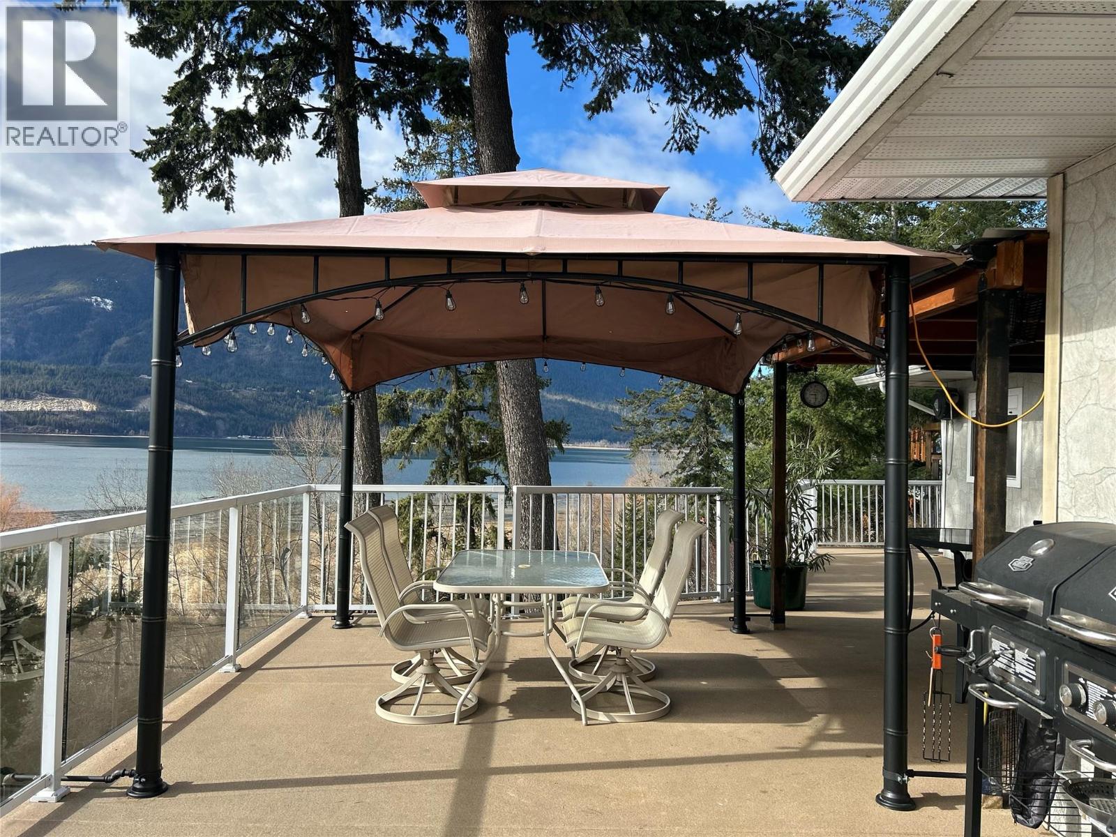 3690 Southview Road, Tappen, British Columbia  V0E 2X1 - Photo 5 - 10375827