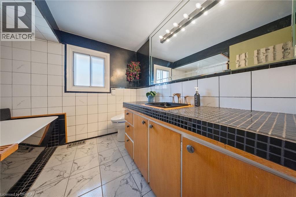 330 East 18th Street, Hamilton, Ontario  L9A 4P8 - Photo 14 - 40798303