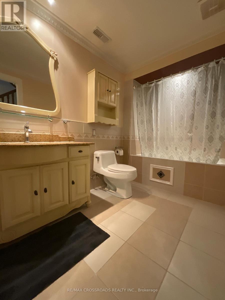 129 Lakeland Crescent, Richmond Hill, Ontario  L4E 3A1 - Photo 14 - N12834210