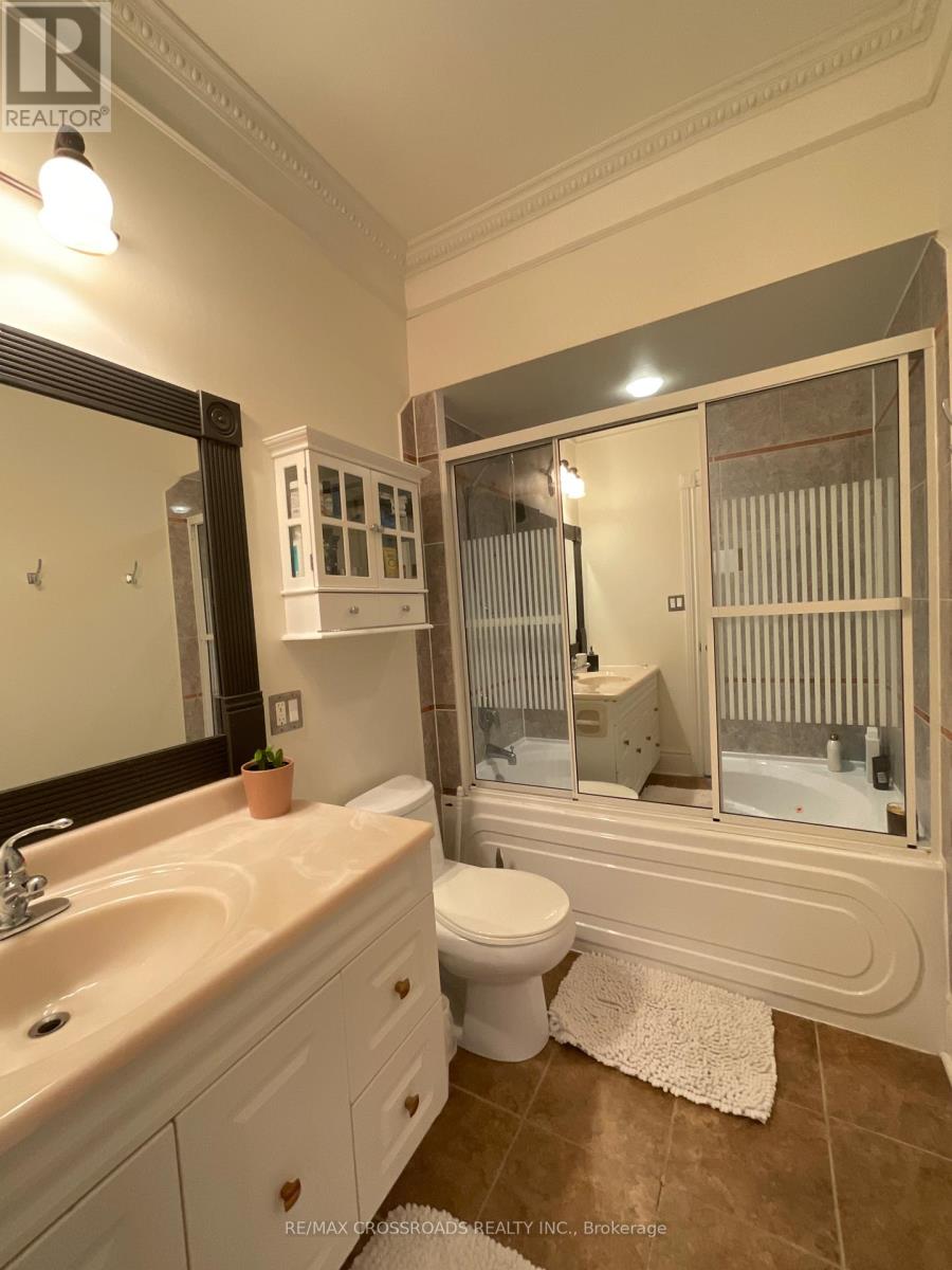 129 Lakeland Crescent, Richmond Hill, Ontario  L4E 3A1 - Photo 22 - N12834210