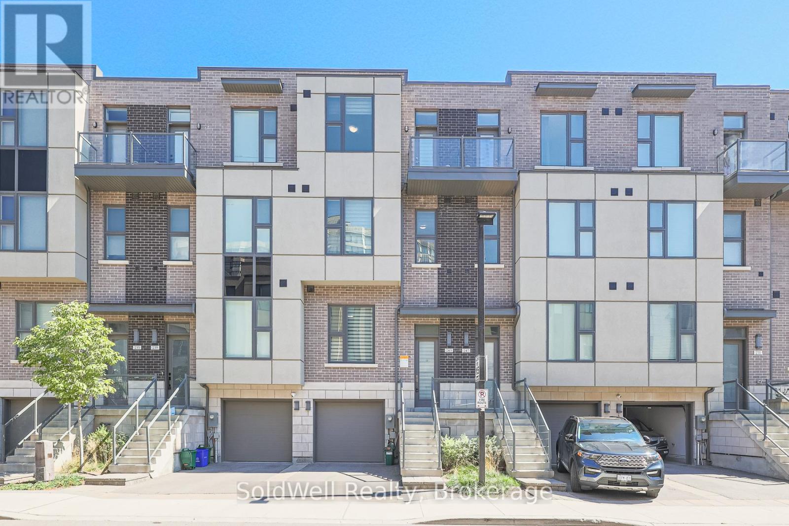 243 Smallwood Circle, Vaughan, Ontario  L4J 0K8 - Photo 2 - N12834302