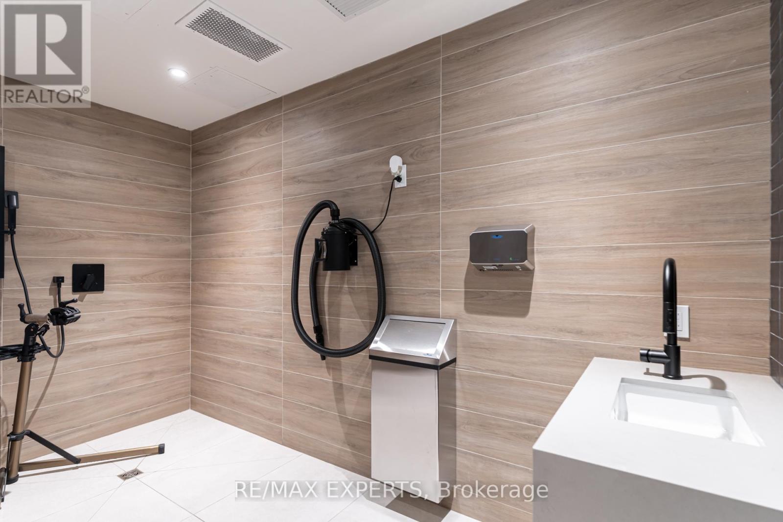 336 - 2075 King Road, King, Ontario  L7B 0R6 - Photo 34 - N12834430