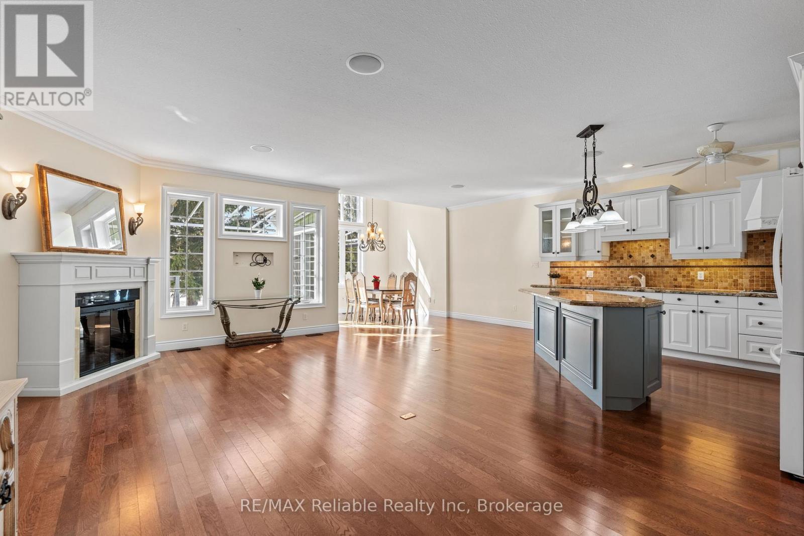 11 Oakwood Links Lane, South Huron (Stephen), Ontario  N0M 1T0 - Photo 9 - X12834338