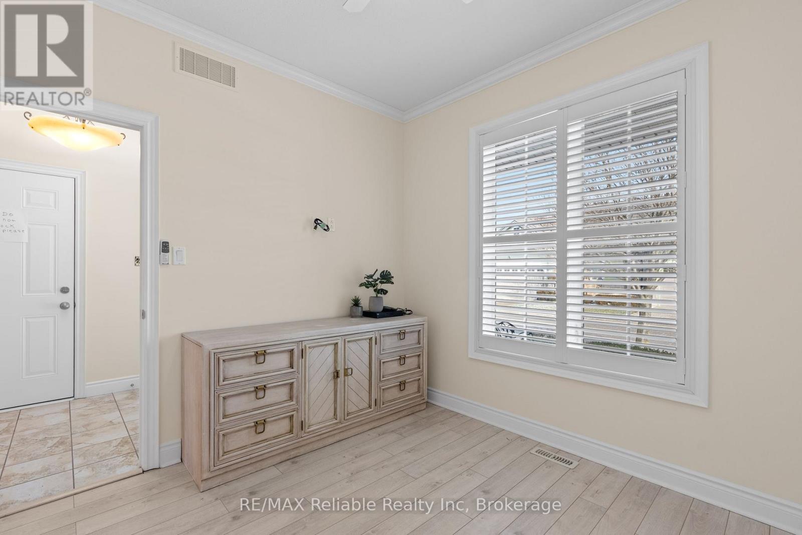 11 Oakwood Links Lane, South Huron (Stephen), Ontario  N0M 1T0 - Photo 5 - X12834338