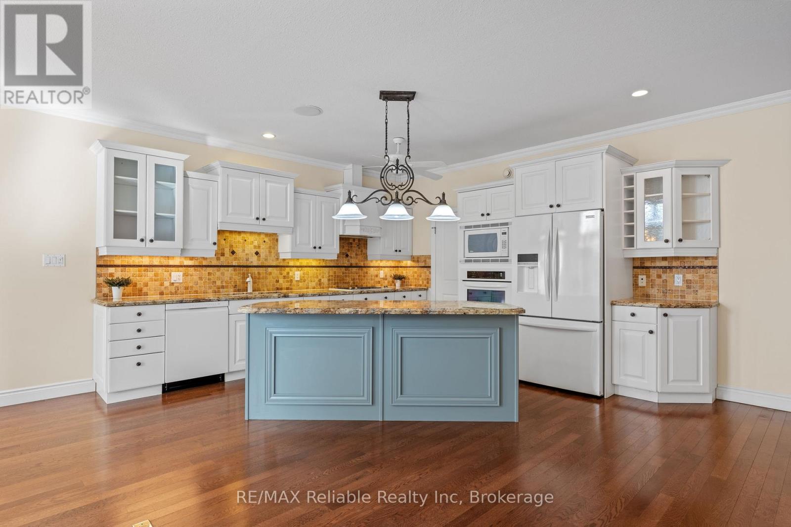 11 Oakwood Links Lane, South Huron (Stephen), Ontario  N0M 1T0 - Photo 16 - X12834338