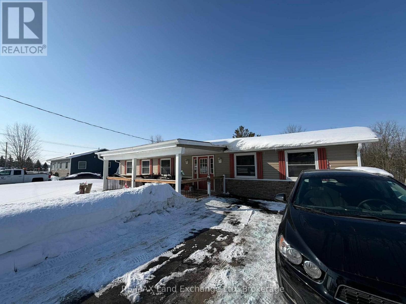 246 Diagonal Road, North Huron (Wingham), Ontario  N0G 2W0 - Photo 2 - X12834384