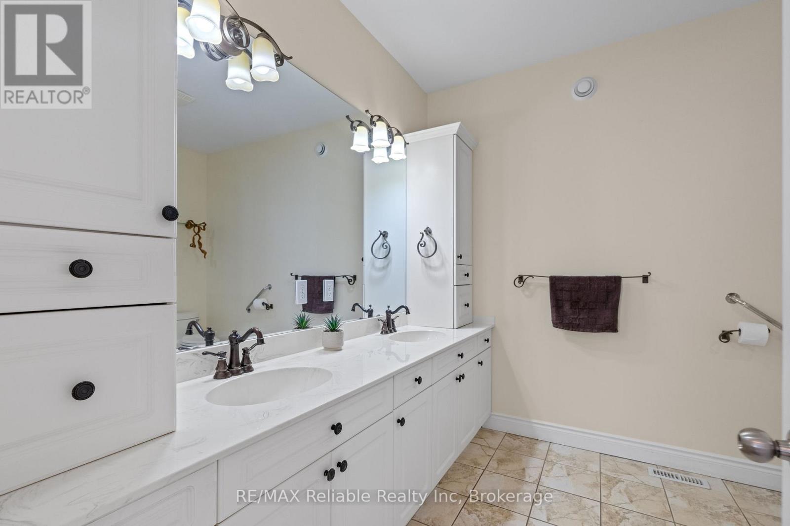 11 Oakwood Links Lane, South Huron (Stephen), Ontario  N0M 1T0 - Photo 23 - X12834338