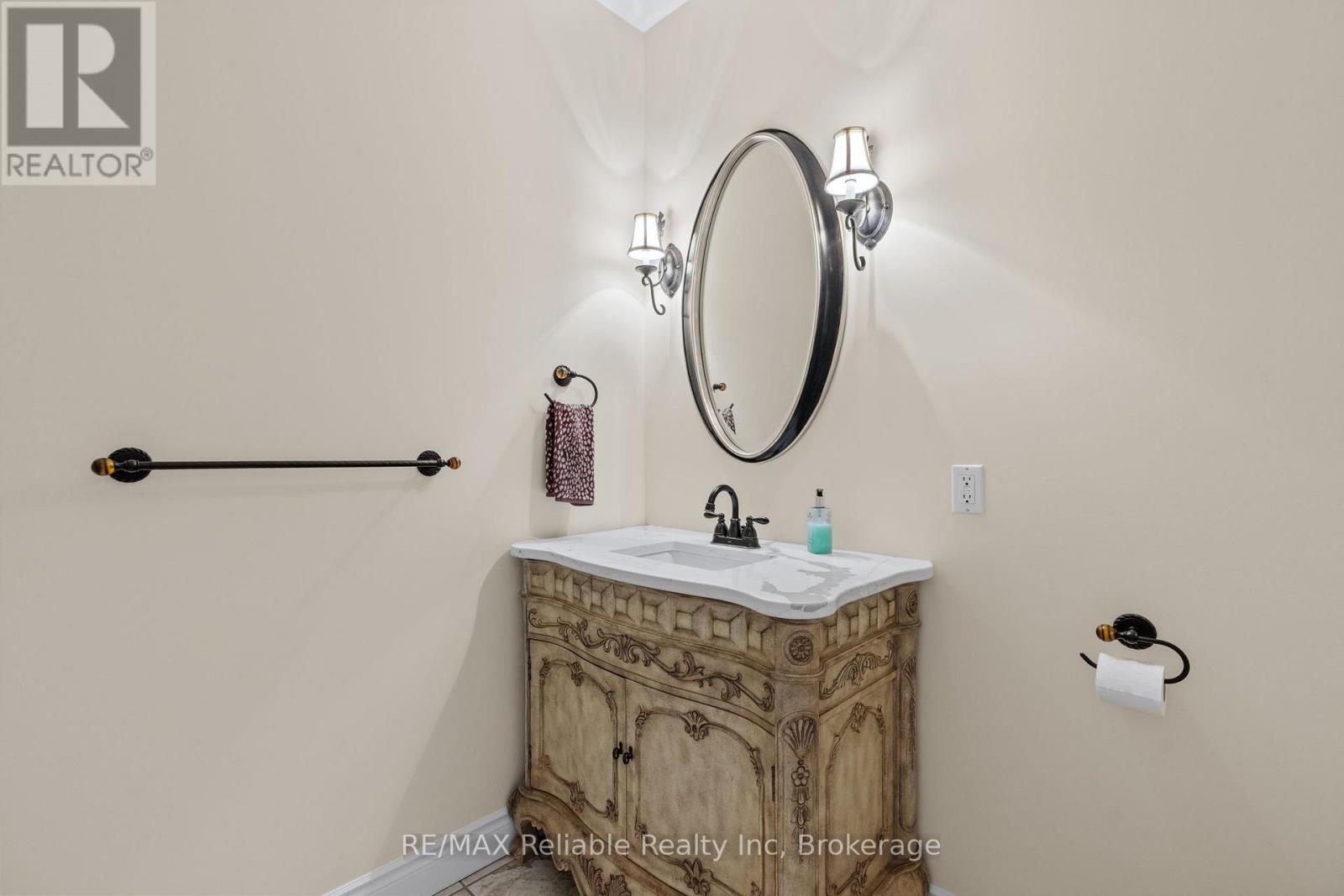 11 Oakwood Links Lane, South Huron (Stephen), Ontario  N0M 1T0 - Photo 7 - X12834338