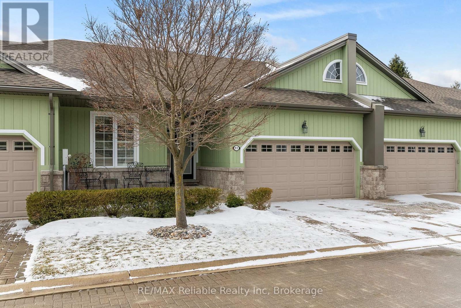 11 Oakwood Links Lane, South Huron (Stephen), Ontario  N0M 1T0 - Photo 3 - X12834338