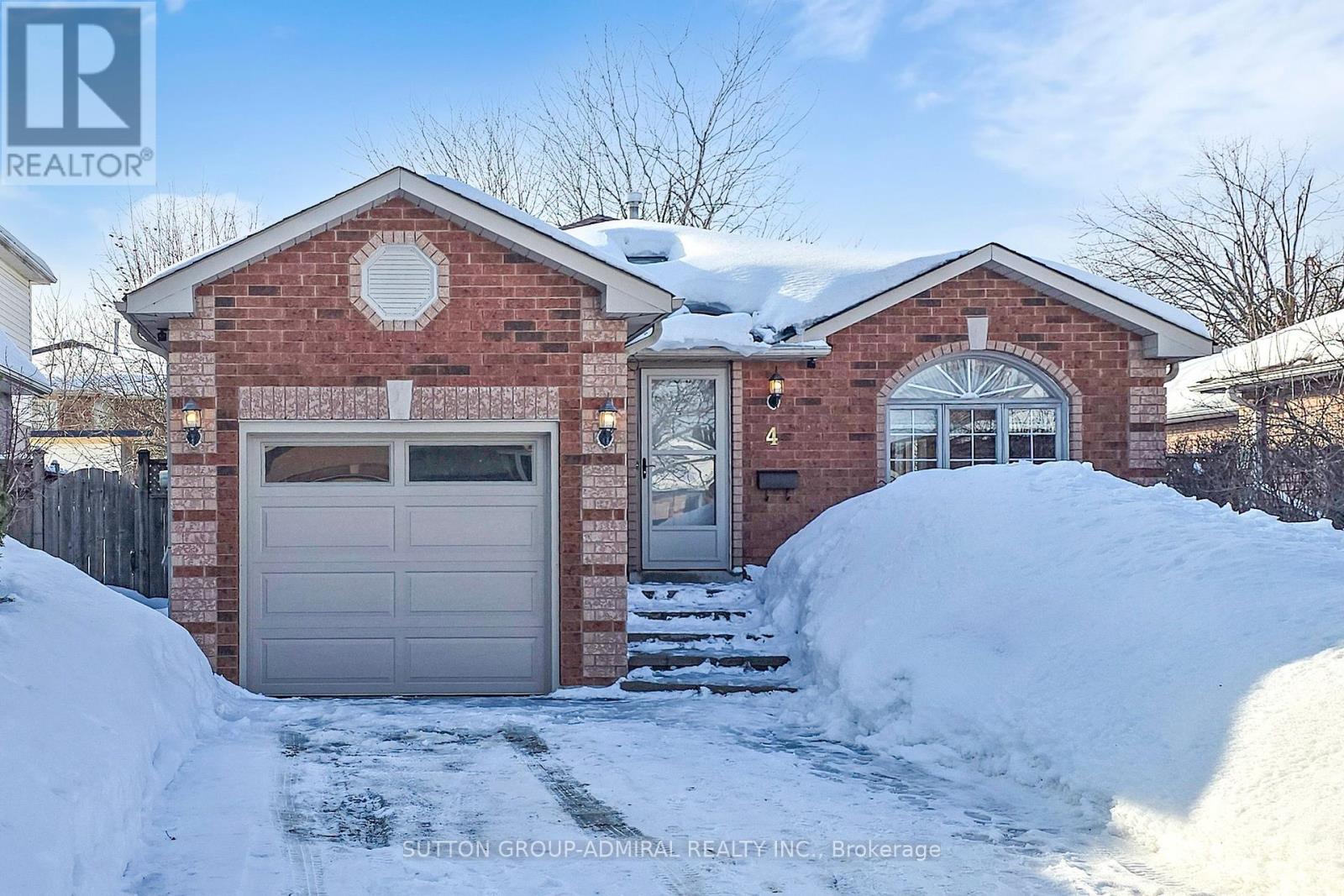 4 IRISH LANE, Barrie, Ontario