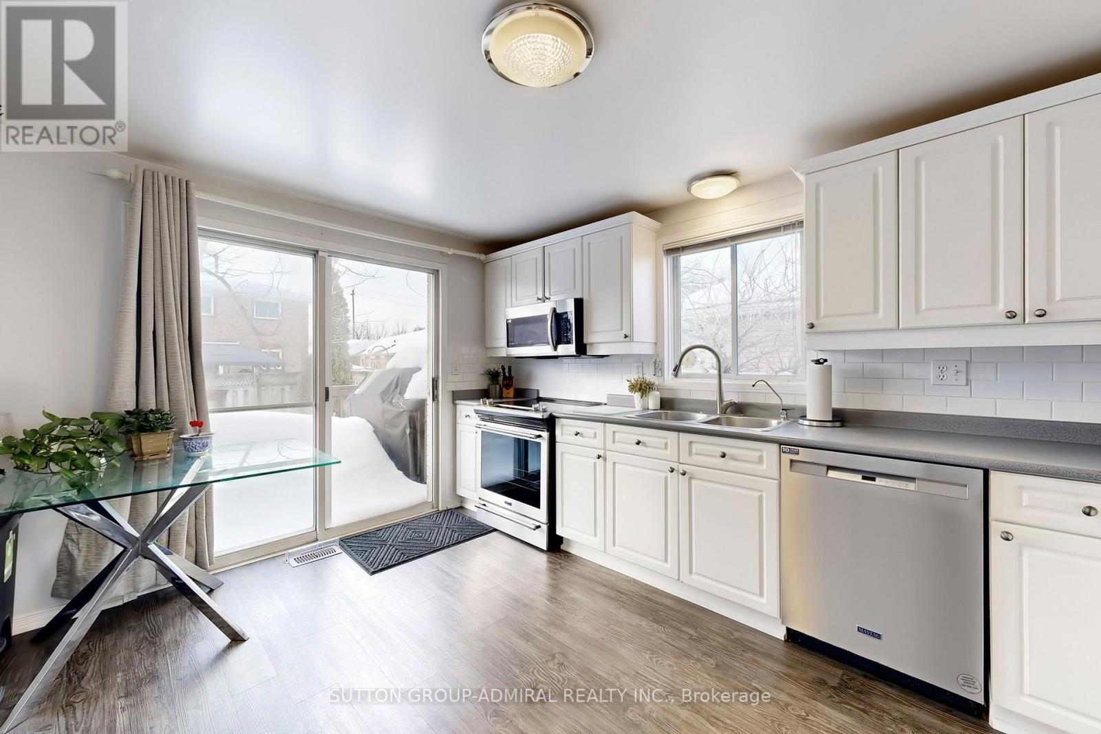 4 Irish Lane, Barrie, Ontario  L4M 6H8 - Photo 10 - S12834184