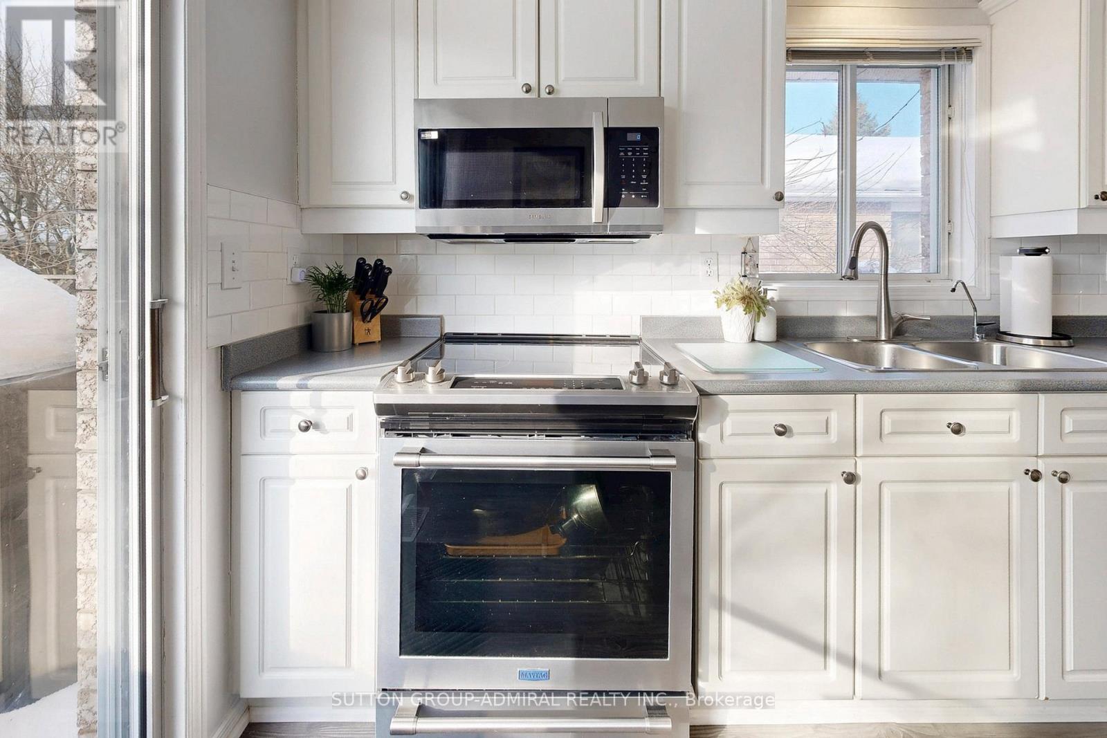 4 Irish Lane, Barrie, Ontario  L4M 6H8 - Photo 13 - S12834184