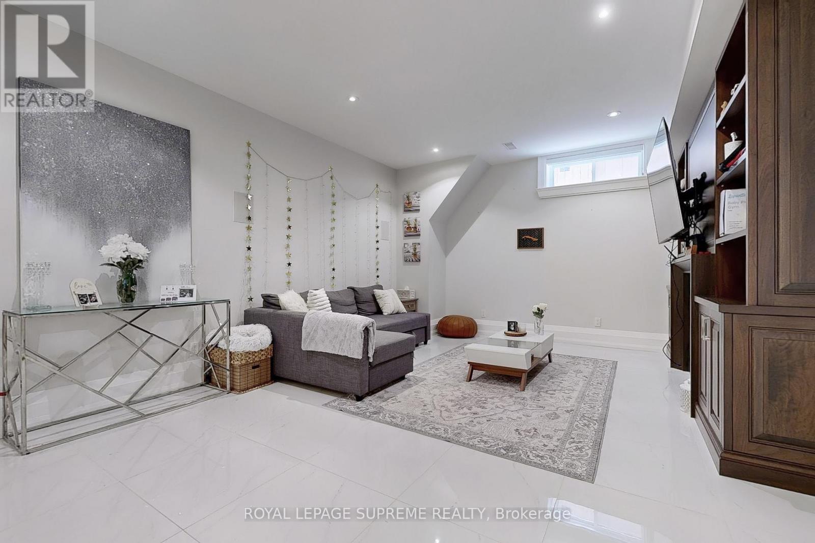 52b Cork Avenue, Toronto, Ontario  M6B 2X8 - Photo 37 - W12572636