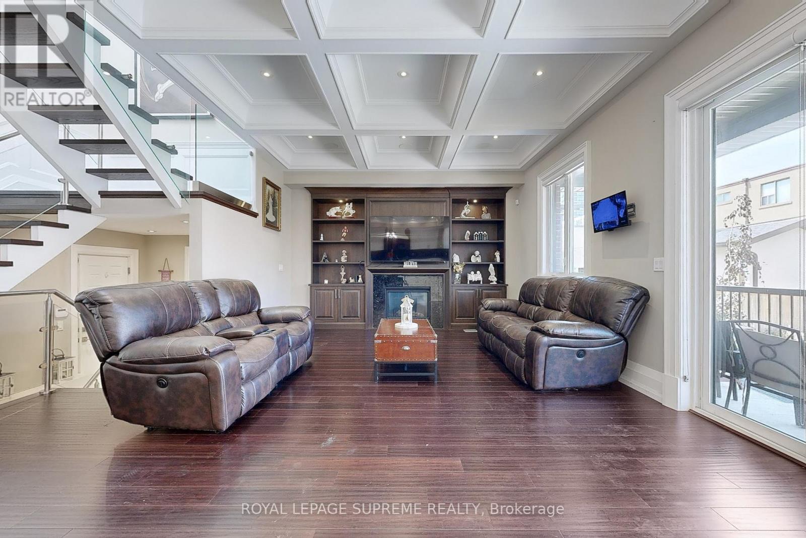 52b Cork Avenue, Toronto, Ontario  M6B 2X8 - Photo 4 - W12572636