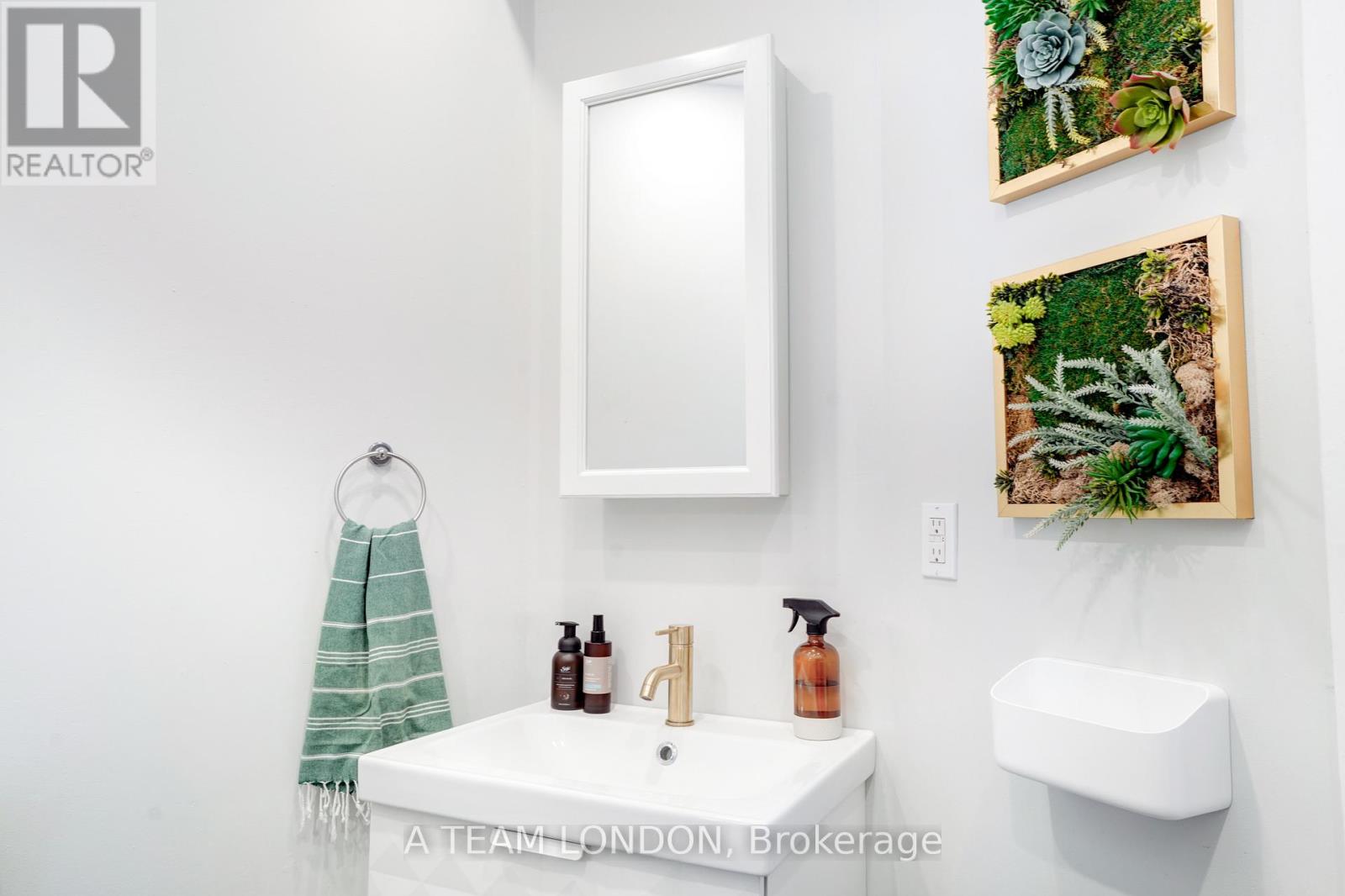 Photo 20 of 48 for 102 Edward Street