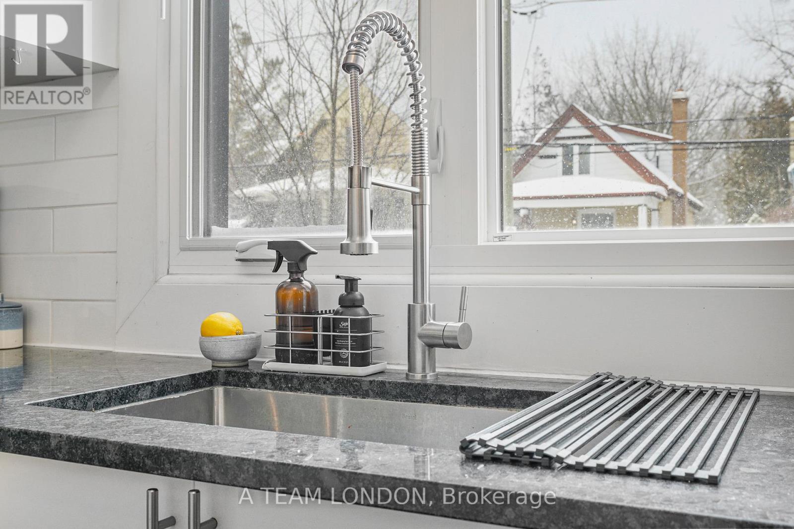 102 Edward Street, London South, Ontario  N6C 3H7 - Photo 8 - X12738112