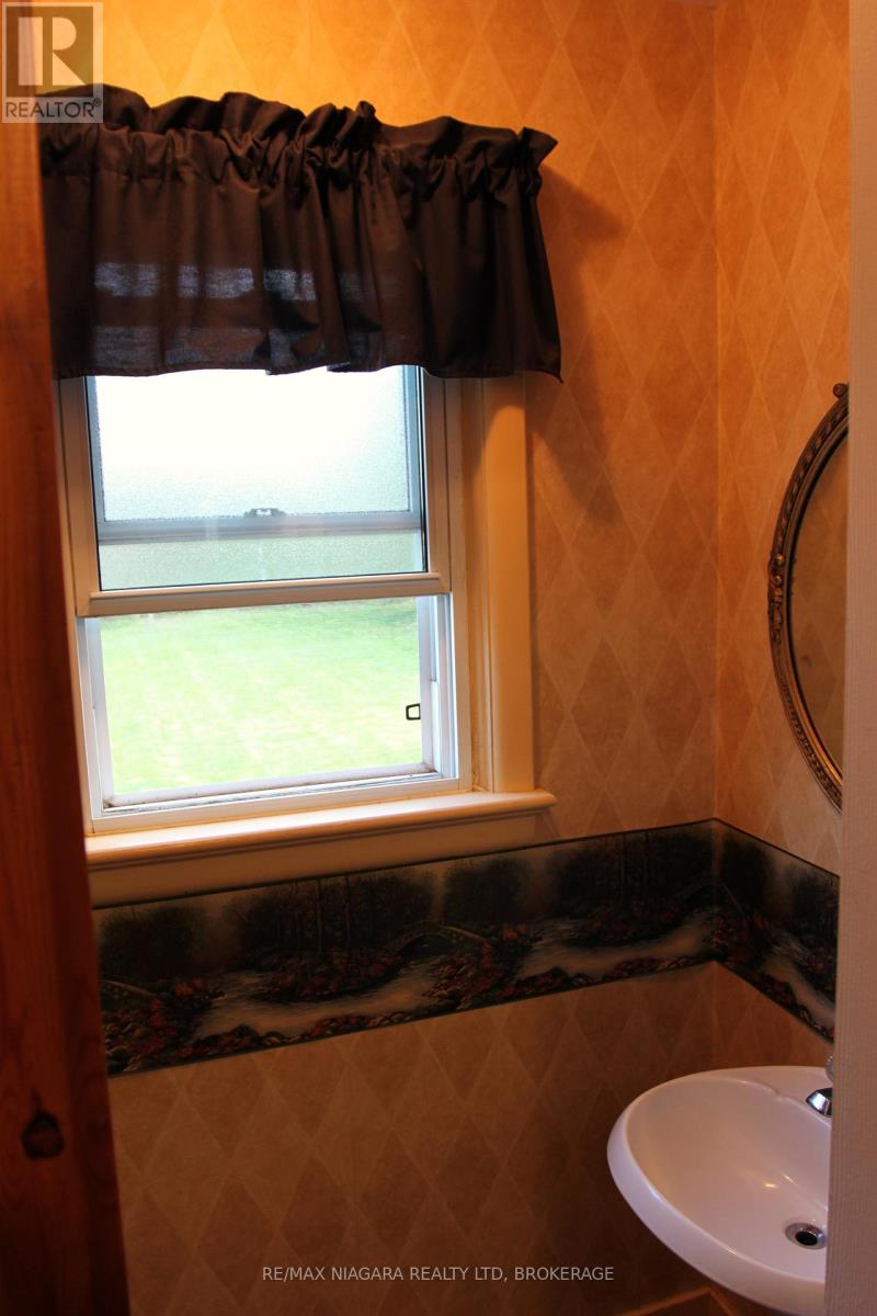 21 Highland Avenue, Fort Erie, Ontario  L2A 2X6 - Photo 18 - X12313299