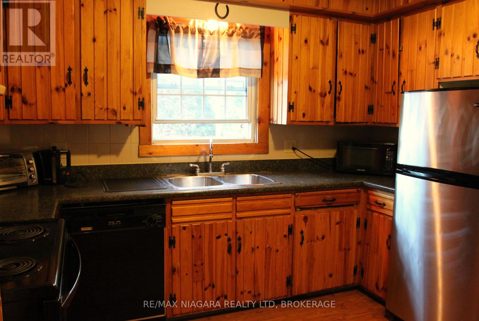 21 Highland Avenue, Fort Erie, Ontario  L2A 2X6 - Photo 14 - X12313299