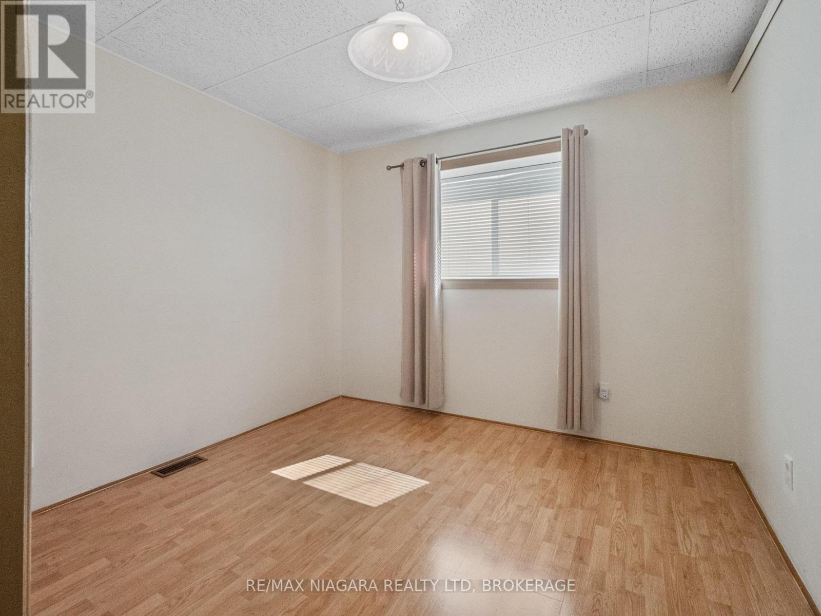 61 Queen Street, Fort Erie, Ontario  L2A 1T7 - Photo 10 - X12393901