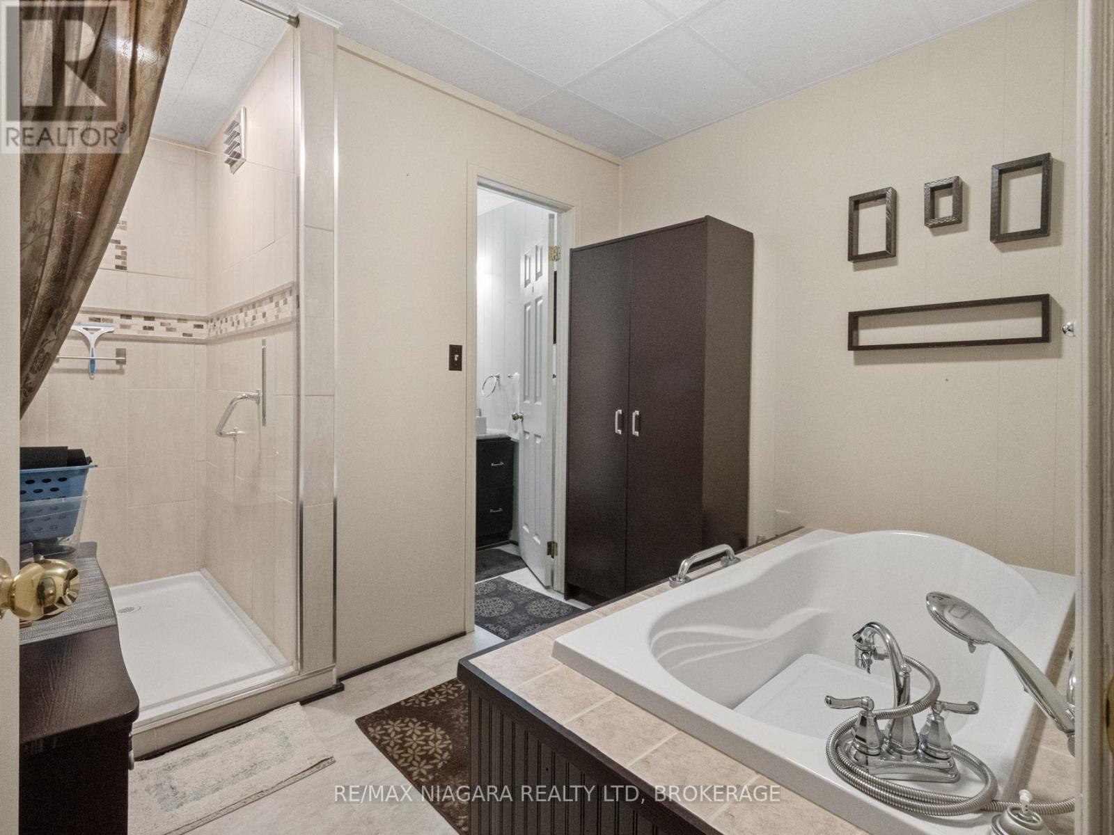 61 Queen Street, Fort Erie, Ontario  L2A 1T7 - Photo 26 - X12393901