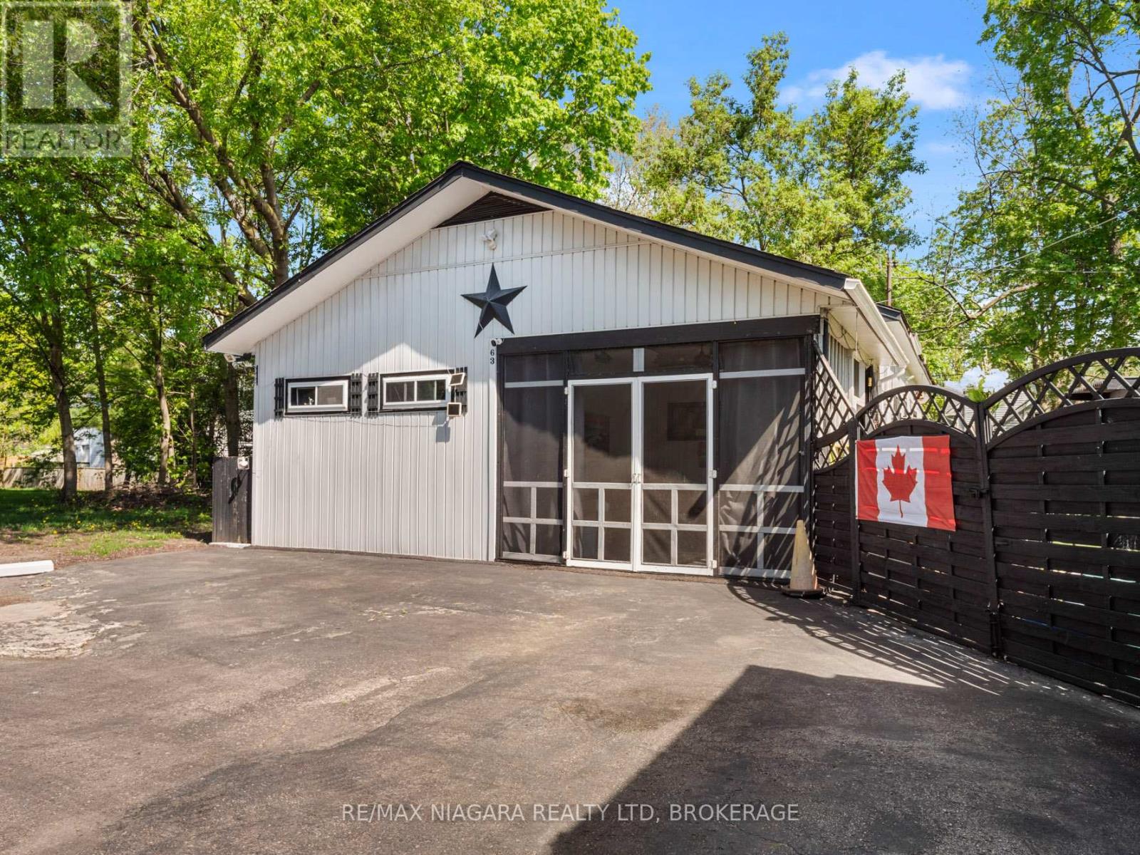 61 Queen Street, Fort Erie, Ontario  L2A 1T7 - Photo 4 - X12393901