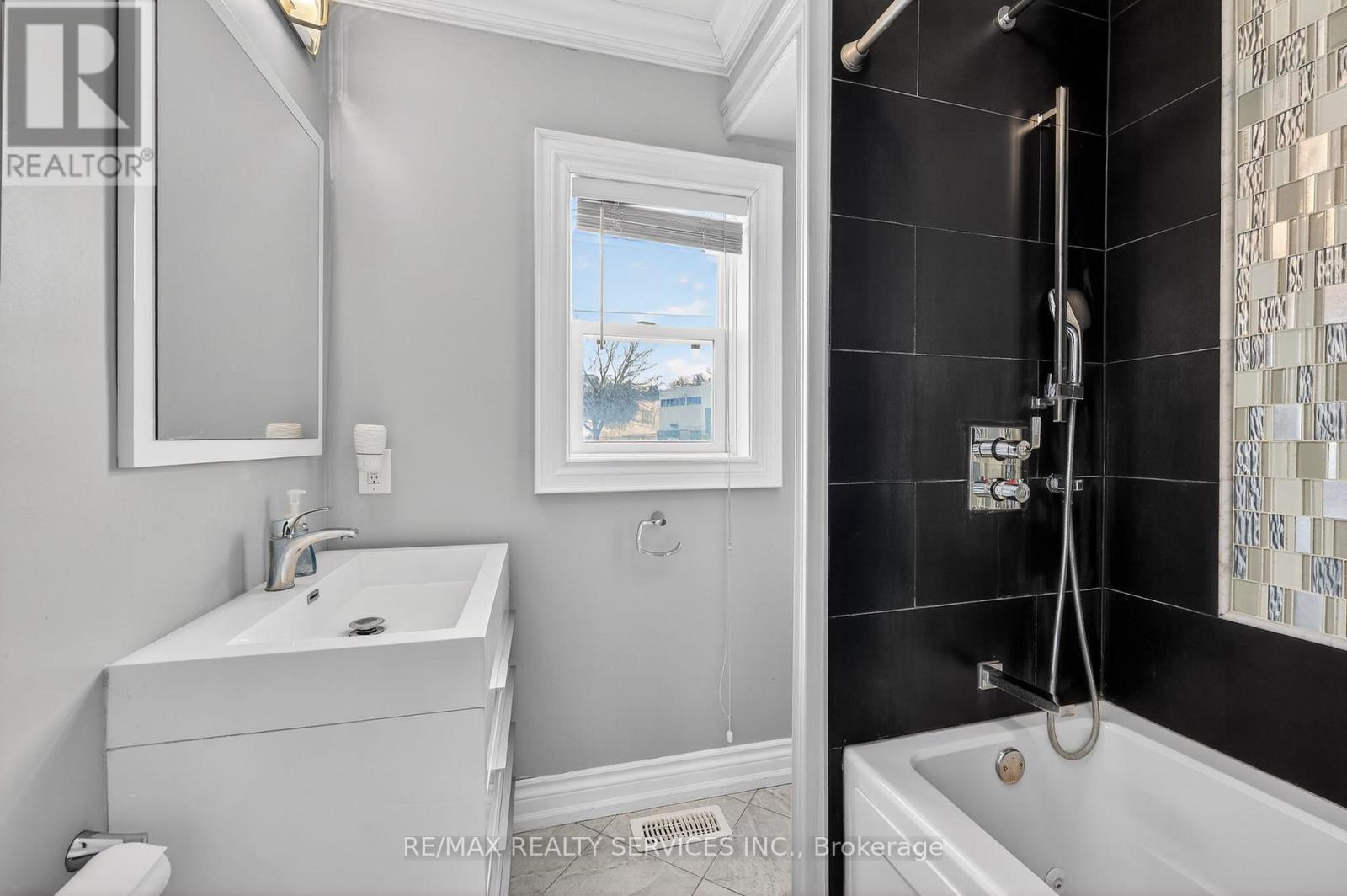 64 River Drive, Halton Hills, Ontario  L7G 2J2 - Photo 23 - W12834122