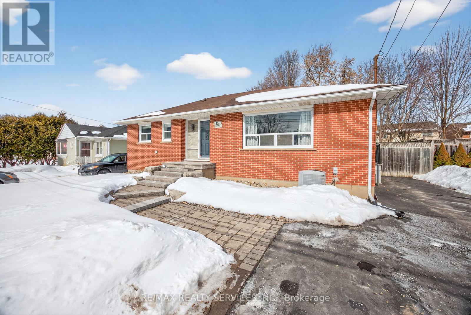 64 River Drive, Halton Hills, Ontario  L7G 2J2 - Photo 3 - W12834122