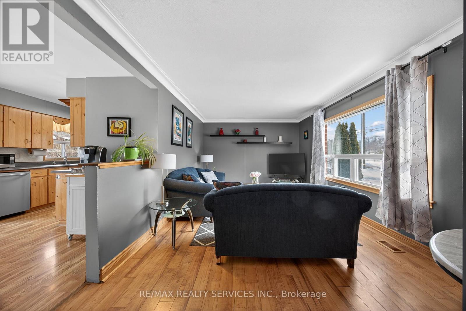 64 River Drive, Halton Hills, Ontario  L7G 2J2 - Photo 8 - W12834122