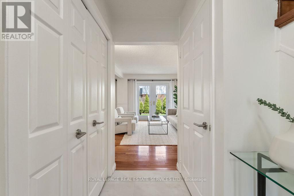 161 Riverview Street, Oakville, Ontario  L6L 5S2 - Photo 5 - W12834130