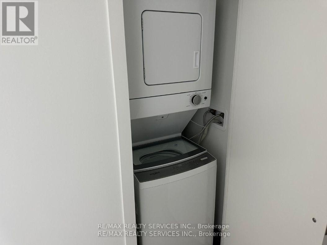 1302 - 370 Martha Street, Burlington, Ontario  L7R 0G9 - Photo 10 - W12834158