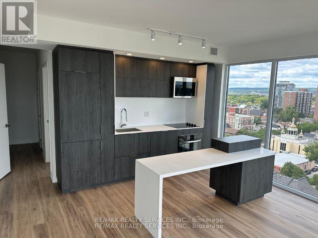 1302 - 370 Martha Street, Burlington, Ontario  L7R 0G9 - Photo 2 - W12834158