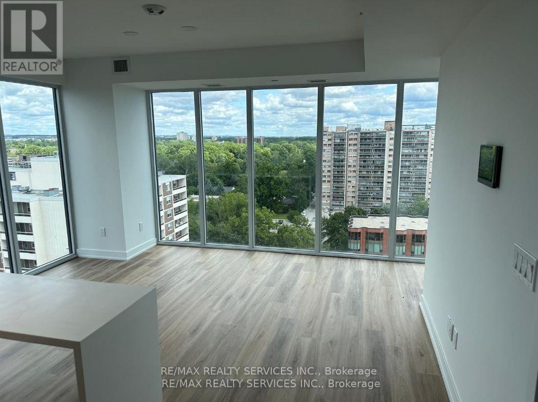 1302 - 370 Martha Street, Burlington, Ontario  L7R 0G9 - Photo 4 - W12834158