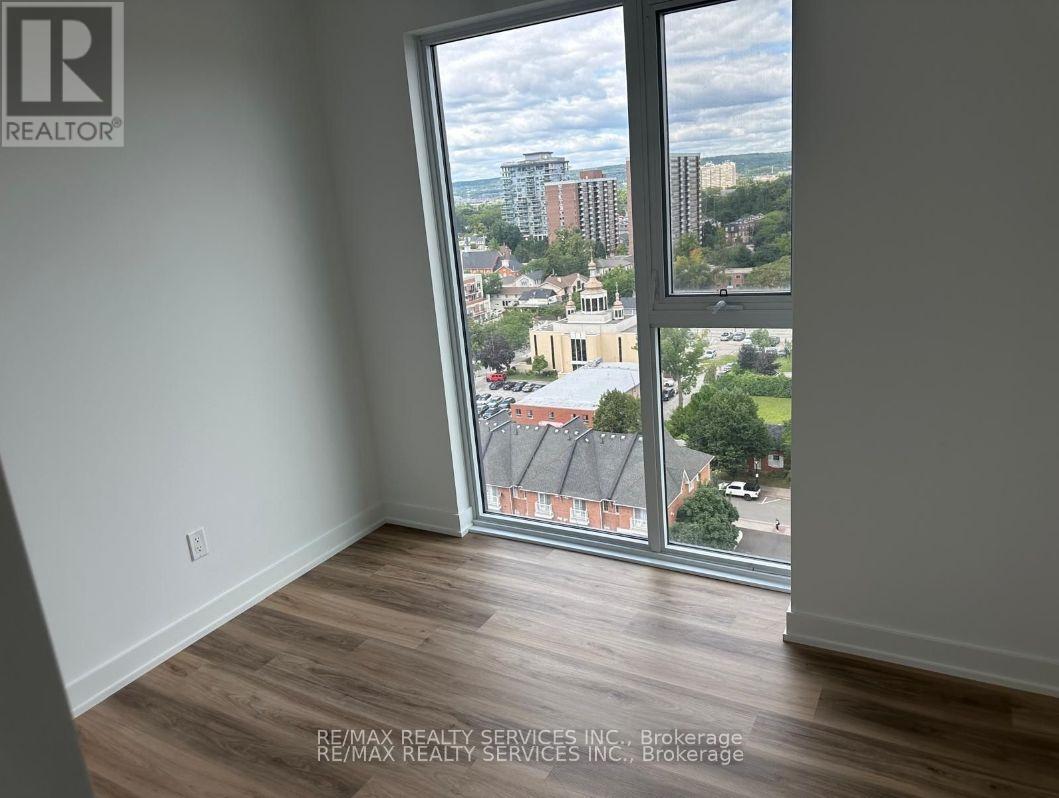 1302 - 370 Martha Street, Burlington, Ontario  L7R 0G9 - Photo 6 - W12834158