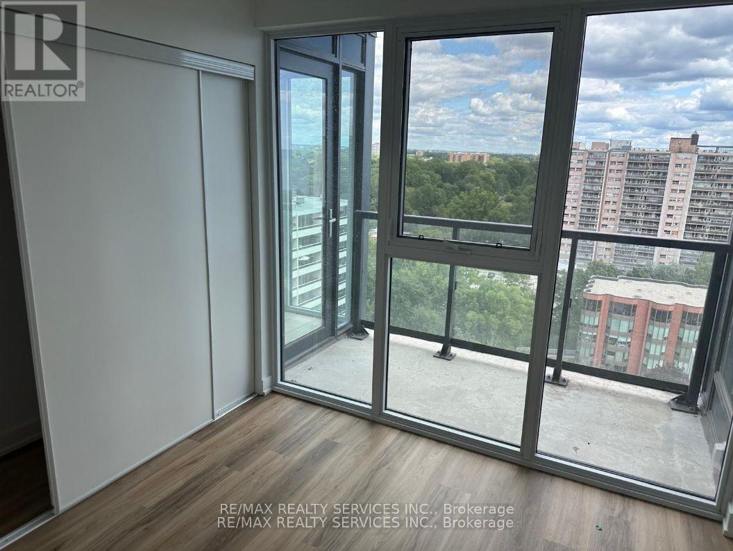 1302 - 370 Martha Street, Burlington, Ontario  L7R 0G9 - Photo 7 - W12834158