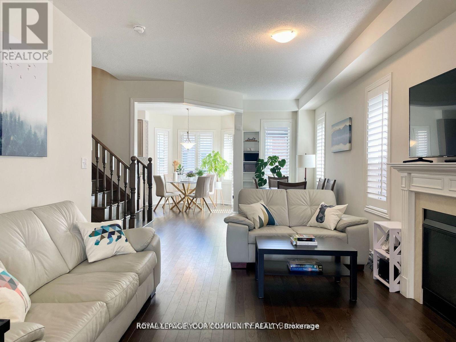 101 Thornbush Boulevard, Brampton, Ontario  L7A 4J9 - Photo 2 - W12834218