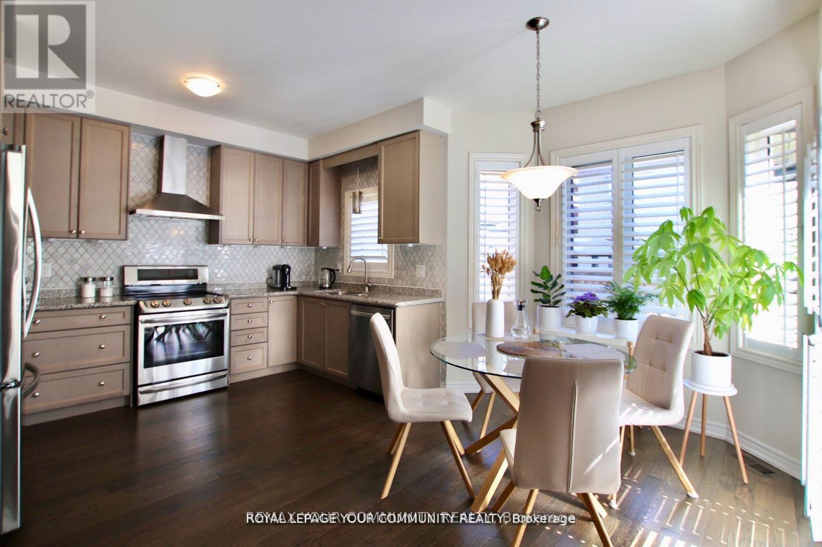 101 Thornbush Boulevard, Brampton, Ontario  L7A 4J9 - Photo 3 - W12834218