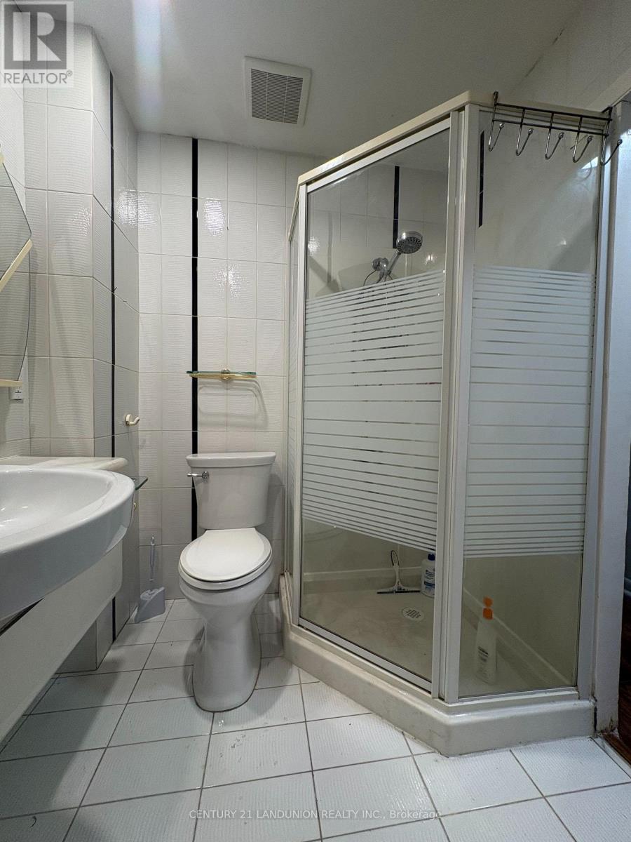 1 Brady Crescent, Toronto, Ontario  M3L 2B6 - Photo 10 - W12834264