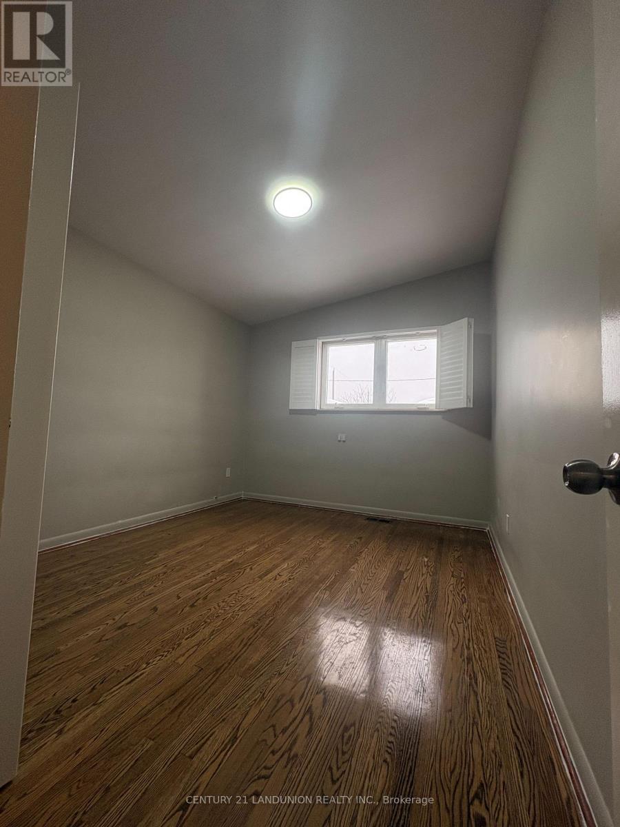 1 Brady Crescent, Toronto, Ontario  M3L 2B6 - Photo 12 - W12834264