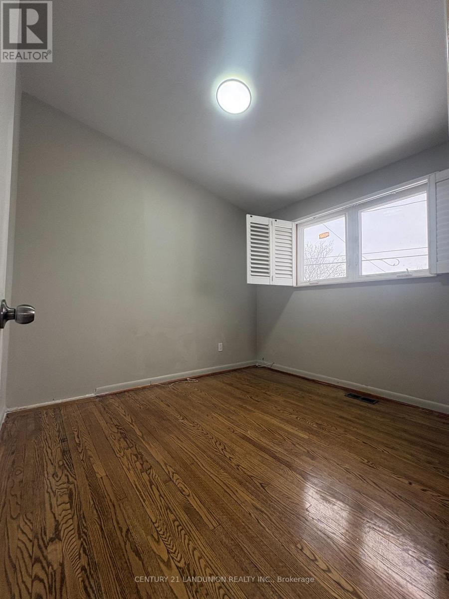 1 Brady Crescent, Toronto, Ontario  M3L 2B6 - Photo 13 - W12834264