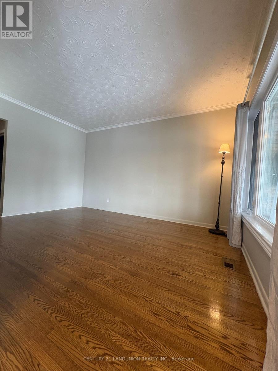 1 Brady Crescent, Toronto, Ontario  M3L 2B6 - Photo 5 - W12834264