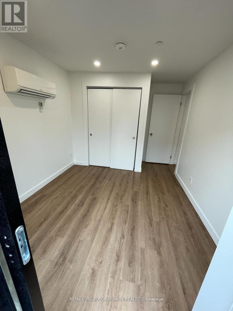 Upper - 2 Harold Street, Toronto, Ontario  M8Z 3R3 - Photo 10 - W12834270