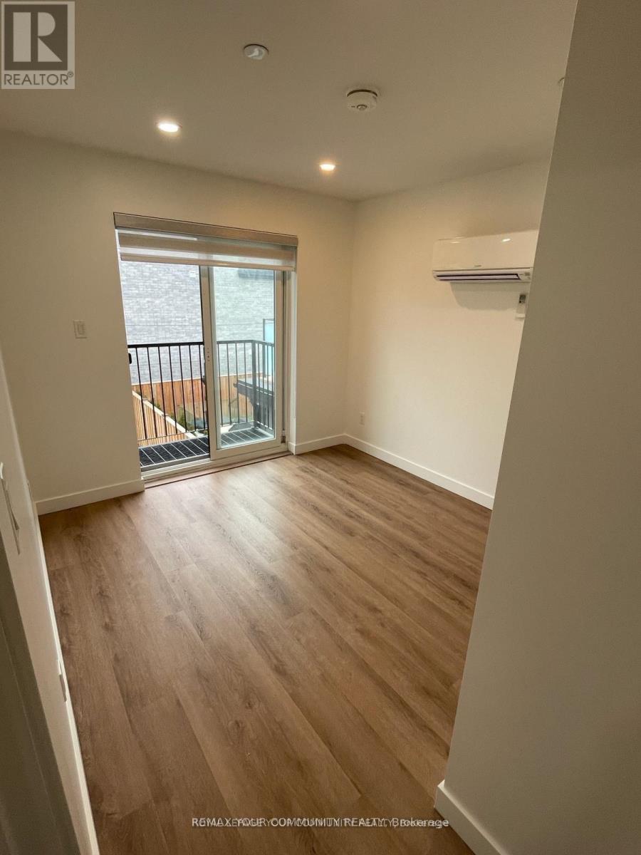 Upper - 2 Harold Street, Toronto, Ontario  M8Z 3R3 - Photo 9 - W12834270