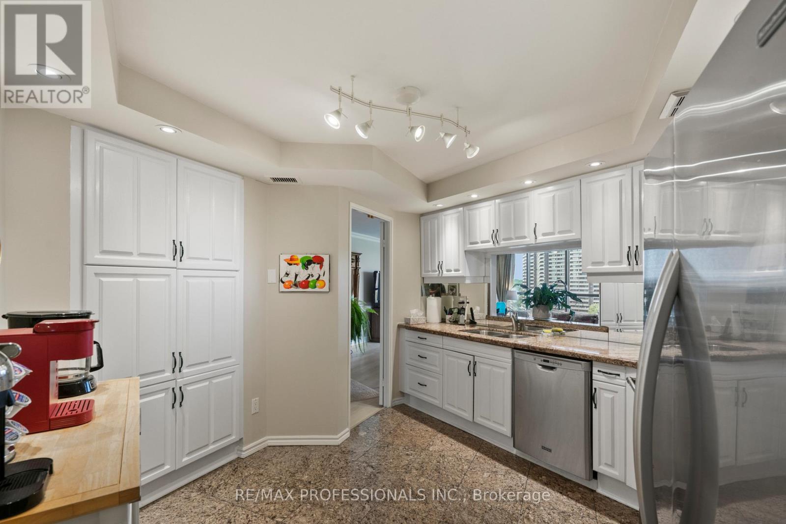 808 - 2000 Islington Avenue, Toronto, Ontario M9P 3S7 - Photo 10 - W12834278