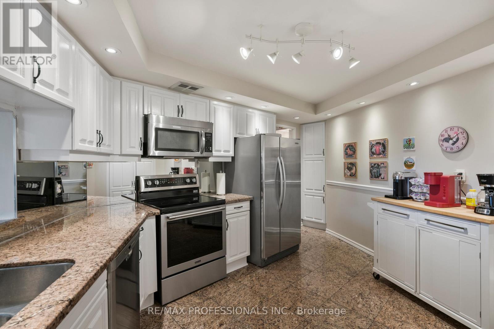 808 - 2000 Islington Avenue, Toronto, Ontario M9P 3S7 - Photo 11 - W12834278