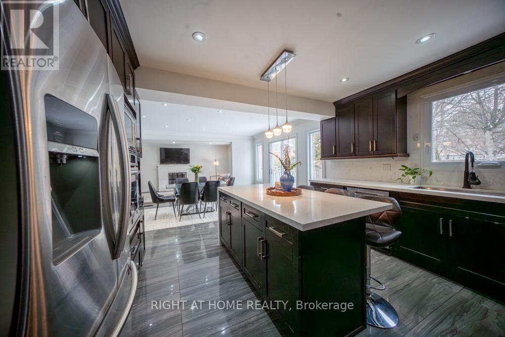 2088 Perran Drive, Mississauga, Ontario  L5K 2R4 - Photo 12 - W12834332