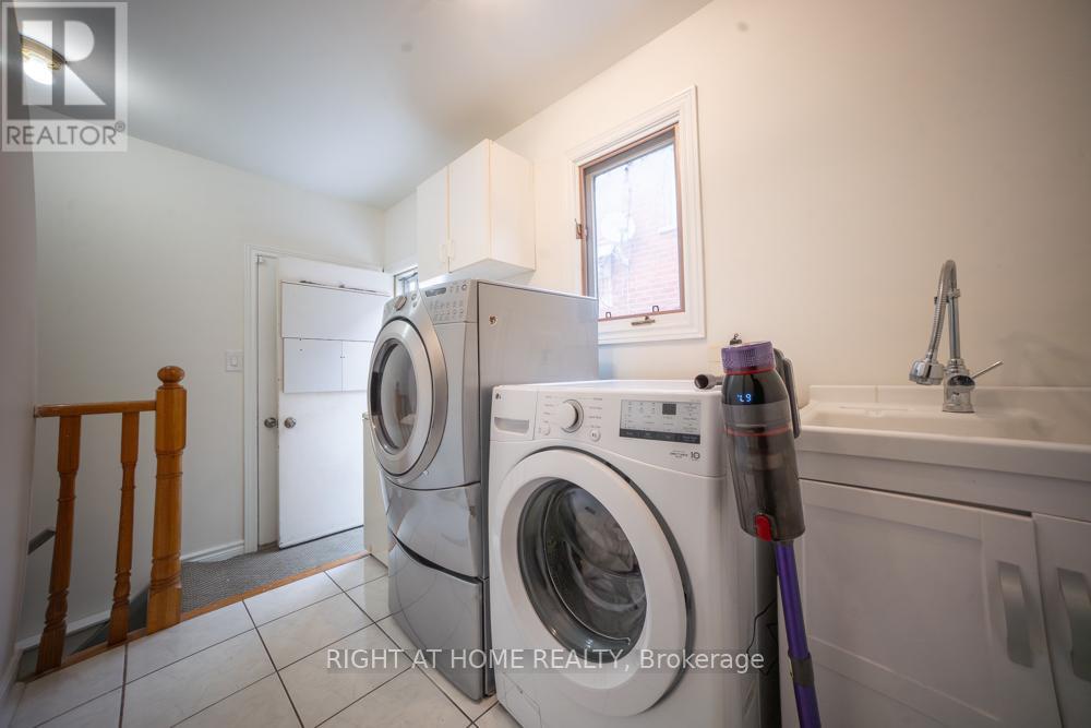 2088 Perran Drive, Mississauga, Ontario  L5K 2R4 - Photo 14 - W12834332