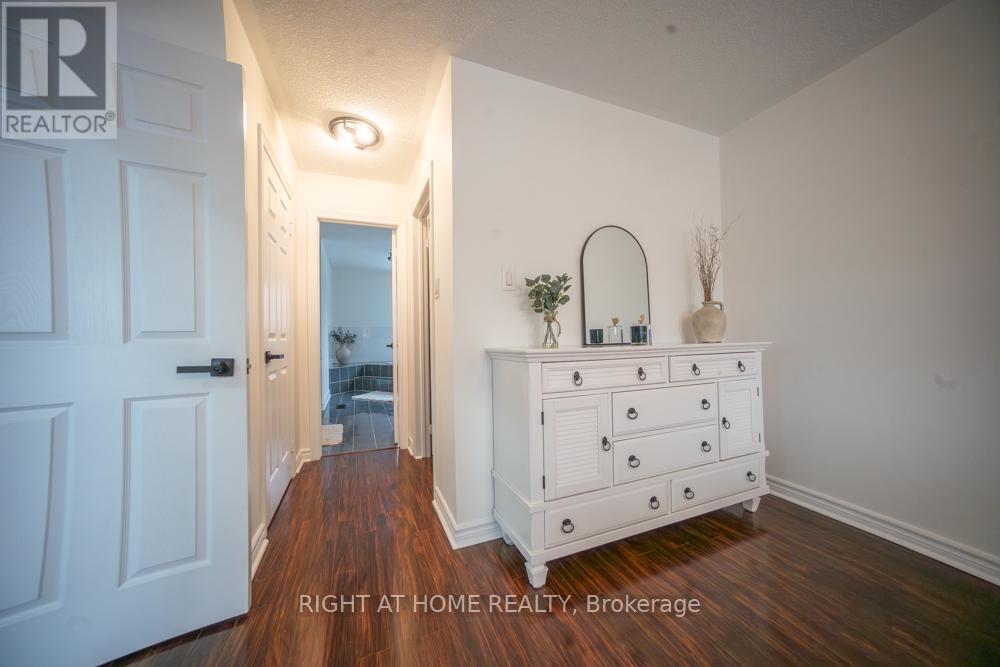 2088 Perran Drive, Mississauga, Ontario  L5K 2R4 - Photo 17 - W12834332